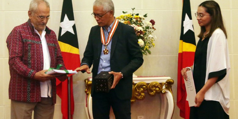 Gus Miclat received Timor Leste’s highest award from President Jose Ramos Horta 