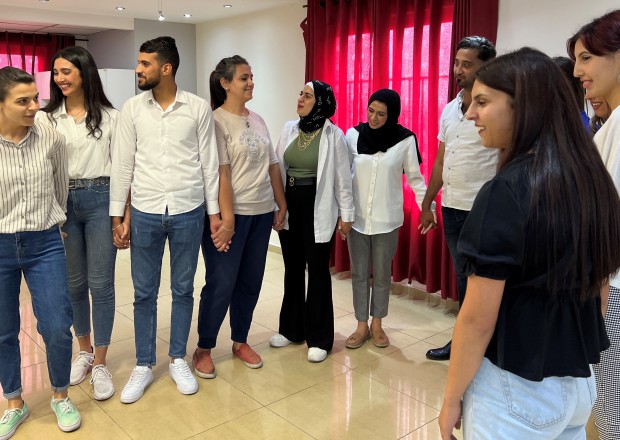 Young women and men standing next to each other during a workshop