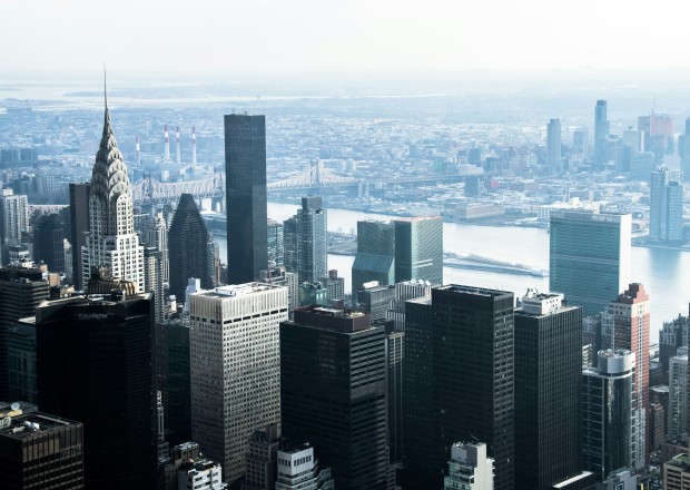 New York skyline with view on the UN