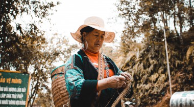 woman with hat in peru